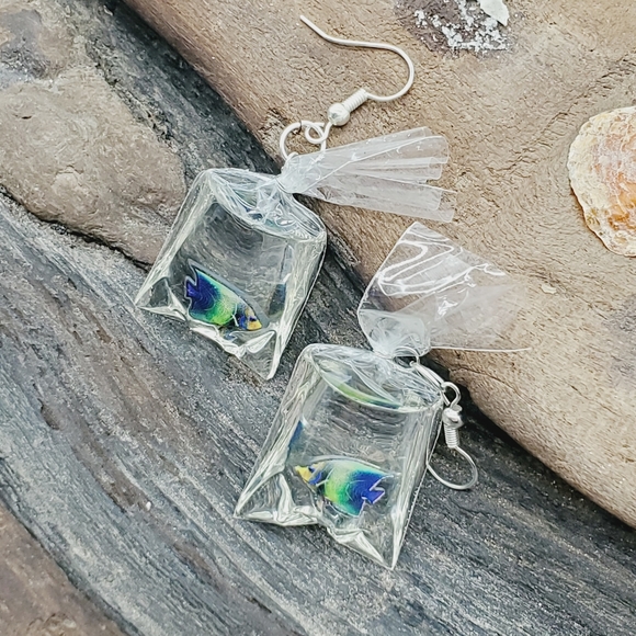Nwt fish in bag! Green blue reef fish earrings silver hooks handmade - Picture 1 of 5